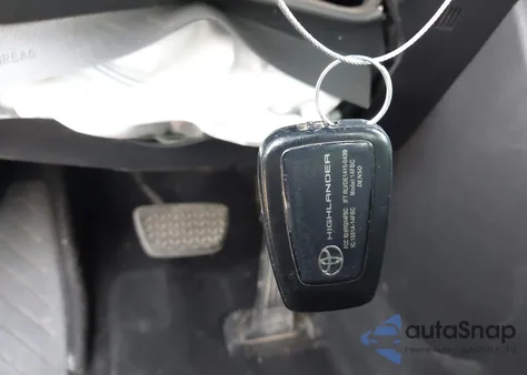 2021 Toyota Highlander L z USA, uszkodzony, nr VIN 5TDCZRAH3MS076276